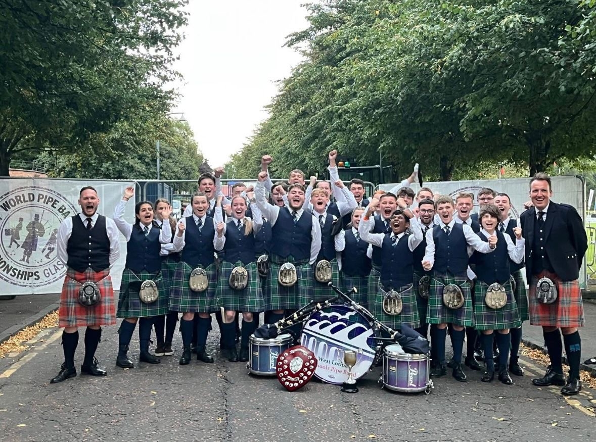 Schools pipe band are World class Icon